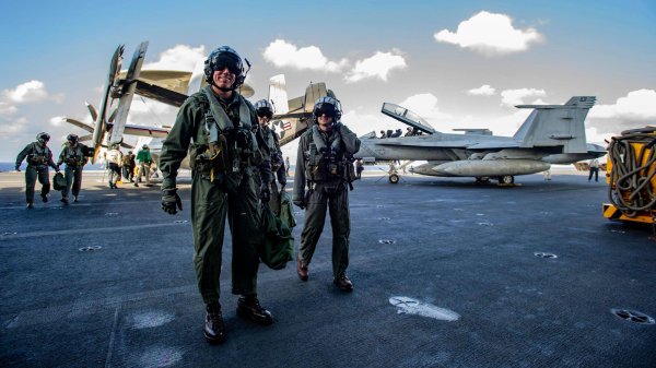 点石策略 美振臂一呼，19国派兵进逼中国？解放军援手已到，俄不许一事发生